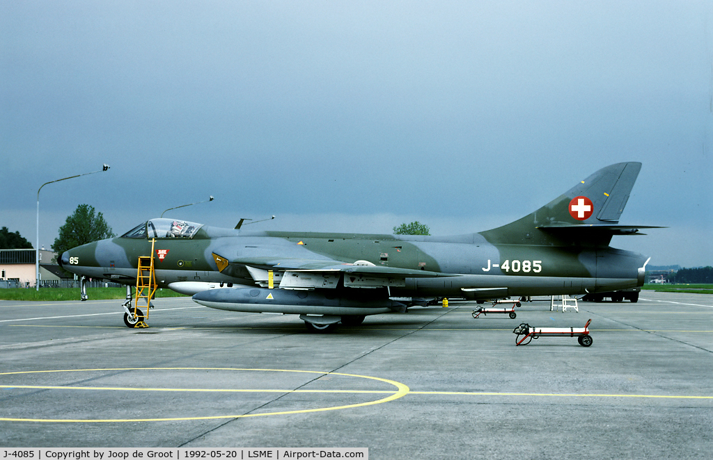 J-4085, 1955 Hawker Hunter F.58 C/N 41H/697452, picture taken during a base tour.