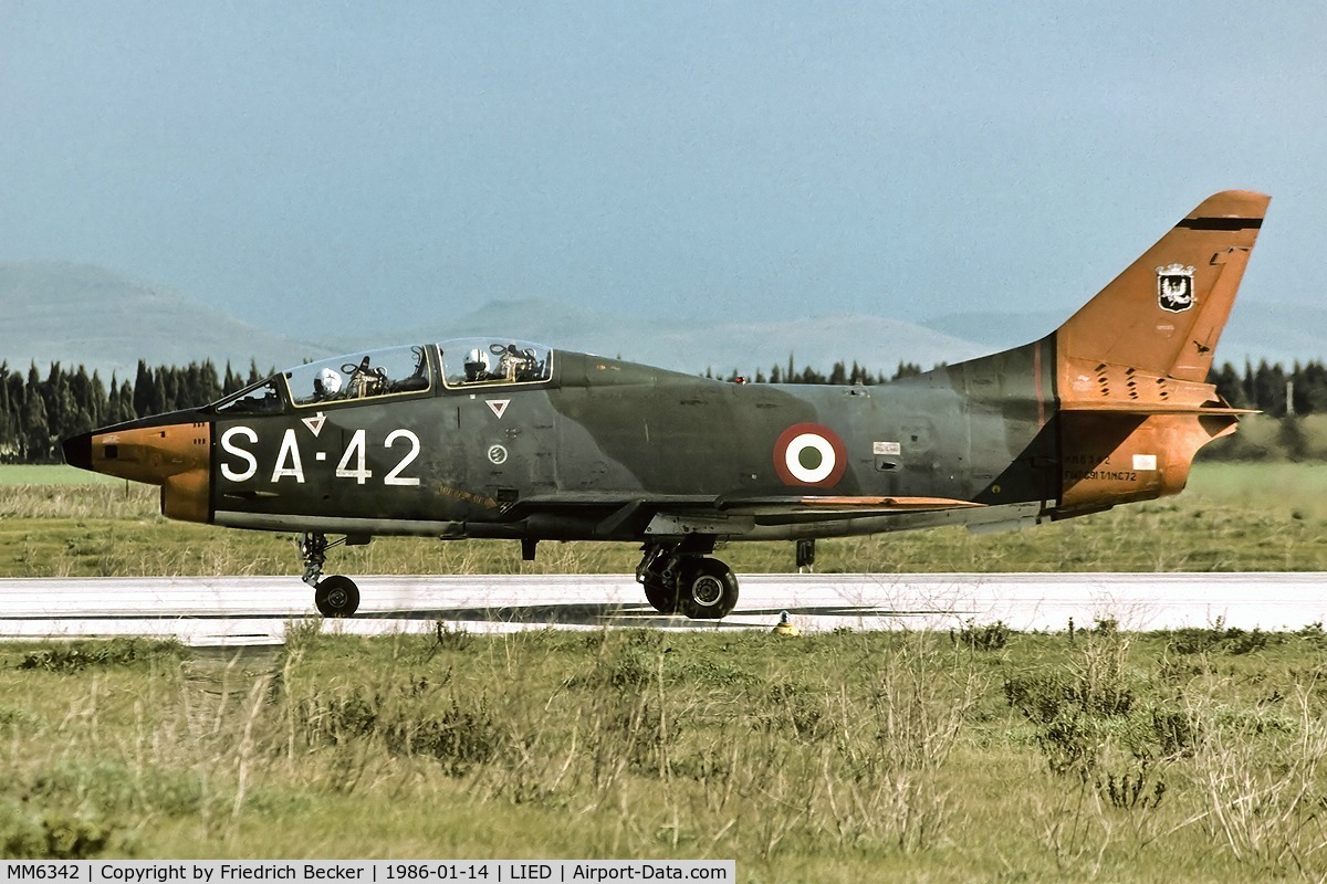MM6342, Fiat G-91T/1 C/N 72, returning from a training mission