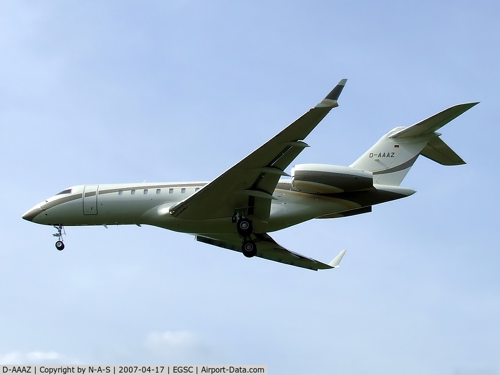 D-AAAZ, 2005 Bombardier BD-700-1A11 Global 5000 C/N 9170, Short final for some training