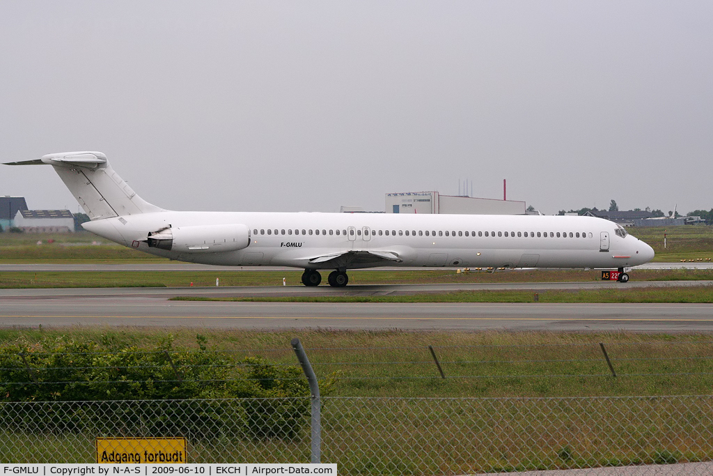 F-GMLU, 1986 McDonnell Douglas MD-83 (DC-9-83) C/N 49398, Heading for the runway
