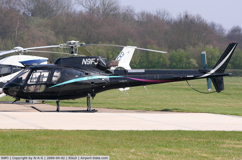 N9FJ, 1998 Eurocopter AS-350B-3 Ecureuil Ecureuil C/N 3148, Parked outside Heliair
