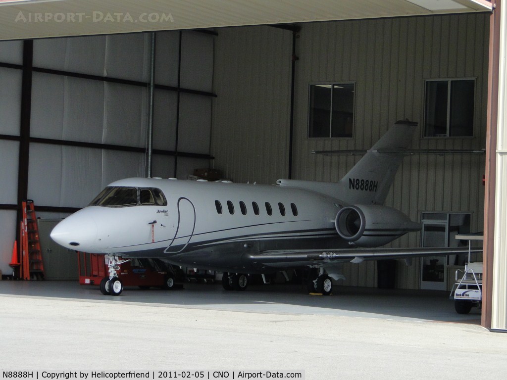 N8888H, 1994 Raytheon Hawker 1000 C/N 259043, Backed into the hanger and waiting to go