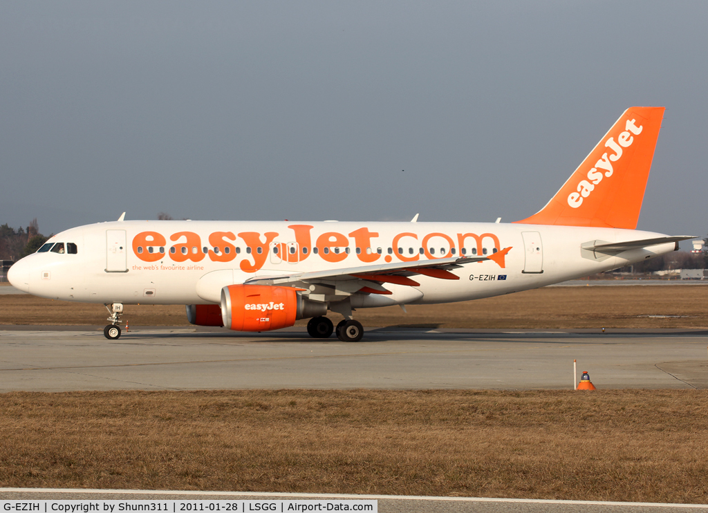 G-EZIH, 2005 Airbus A319-111 C/N 2463, Lining up rwy 05 for departure...