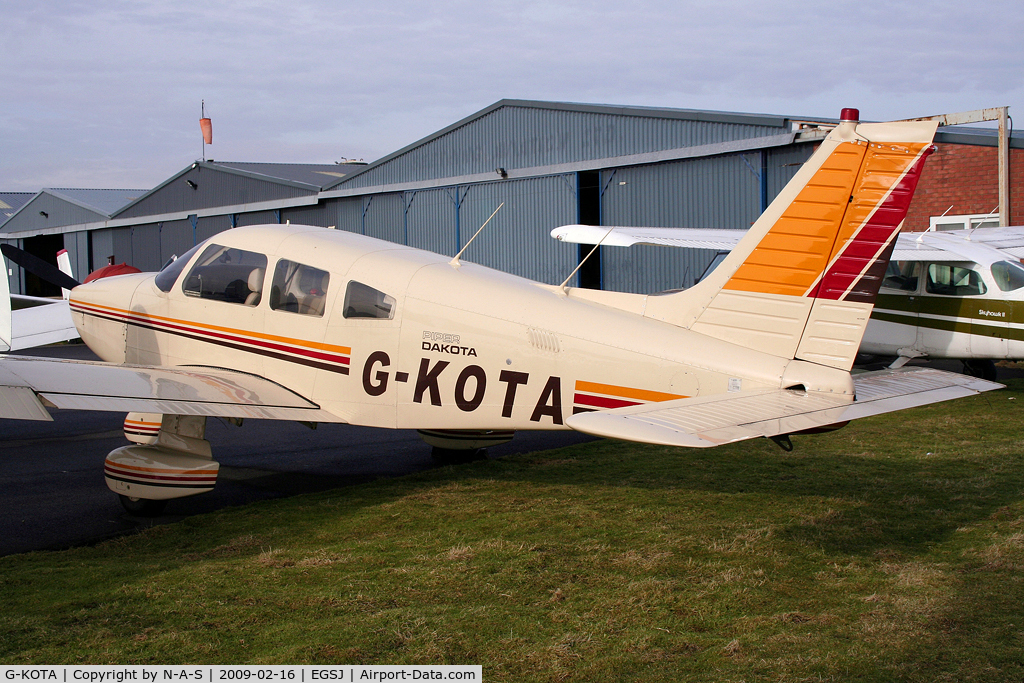 G-KOTA, 1980 Piper PA-28-236 Dakota C/N 28-8011044, Maint visitor