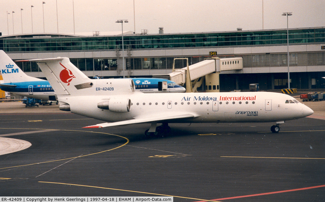 ER-42409, 1992 Yakovlev Yak-42D C/N 4520421216709, Air Moldova International