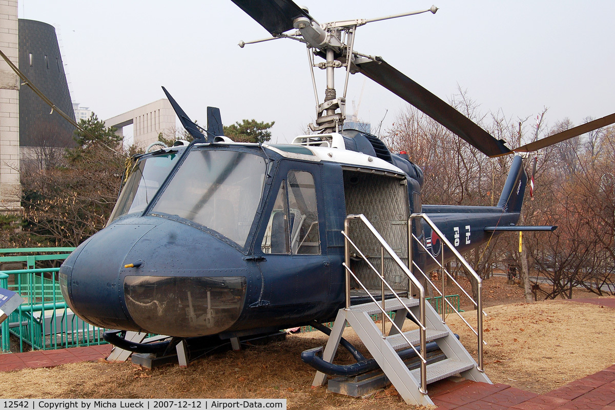 12542, 1962 Bell UH-1B Iroquois C/N 693, At The War Memorial Museum, Seoul