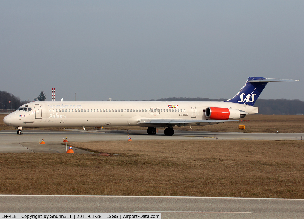 LN-RLE, 1985 McDonnell Douglas MD-82 (DC-9-82) C/N 49382, Lining up rwy 05 for departure...