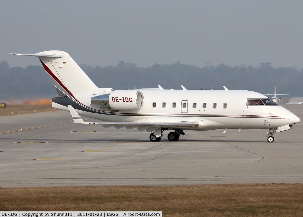 OE-IDG, 2006 Bombardier Challenger 604 (CL-600-2B16) C/N 5654, Taxiing to the General Aviation area...