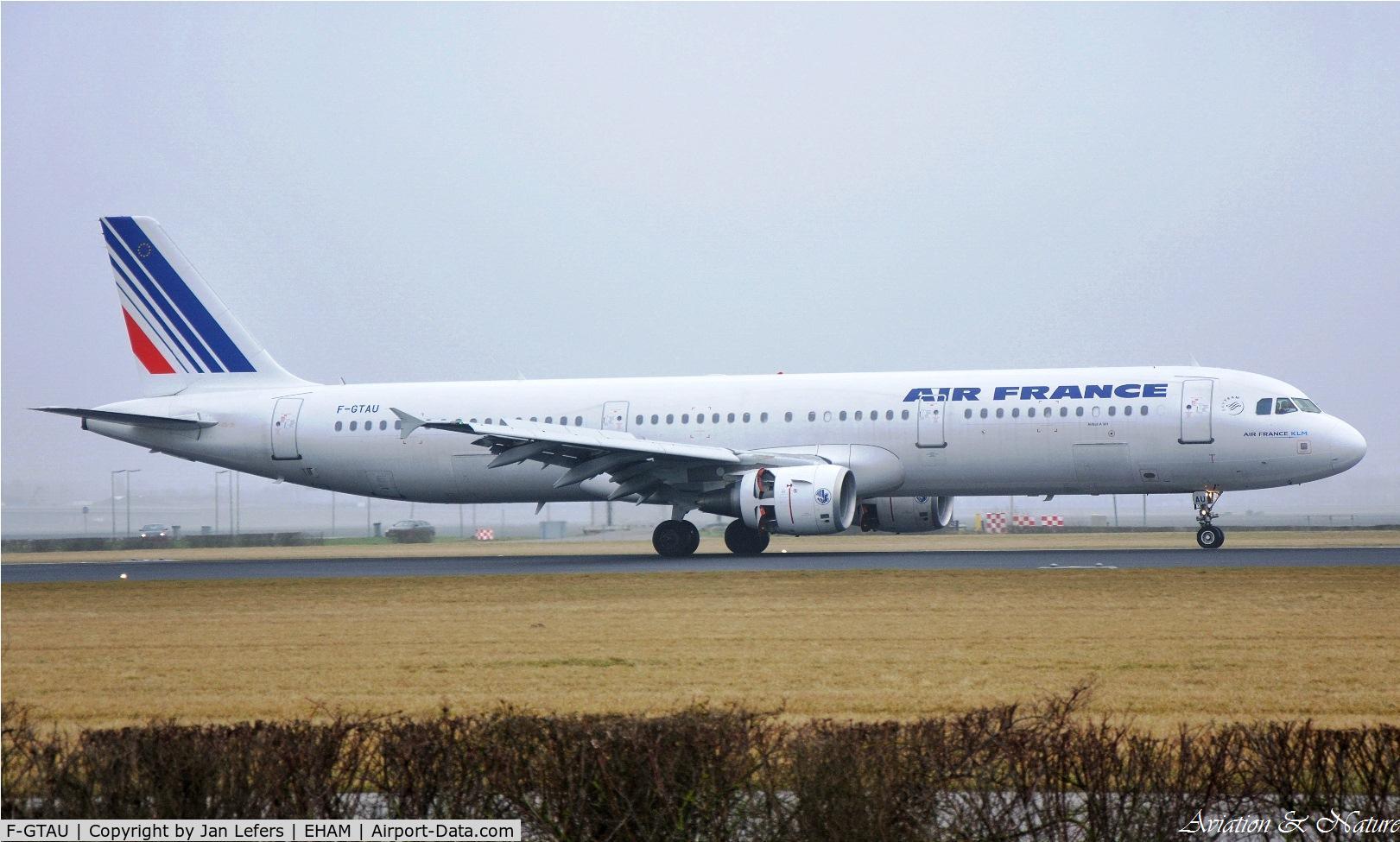 F-GTAU, 2009 Airbus A321-212 C/N 3814, Landing on the Polderbaan