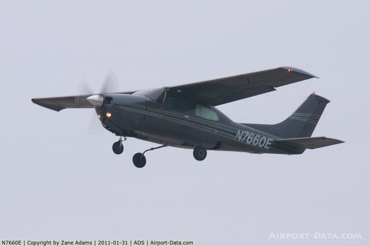 N7660E, 1978 Cessna 210M Centurion C/N 210-62692, Departing Addison Airport - Dallas, TX