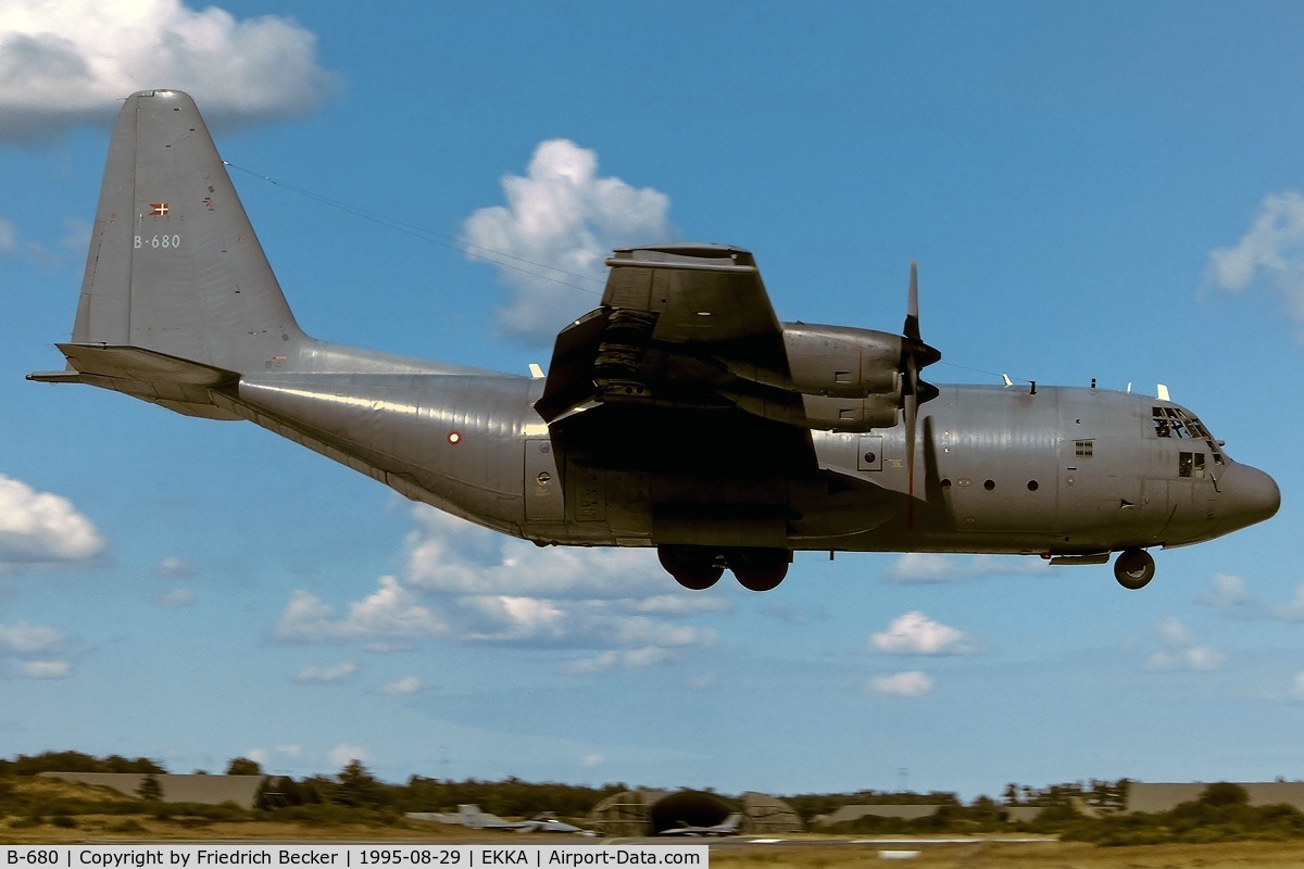 B-680, 1974 Lockheed C-130H Hercules C/N 382-4599, short final