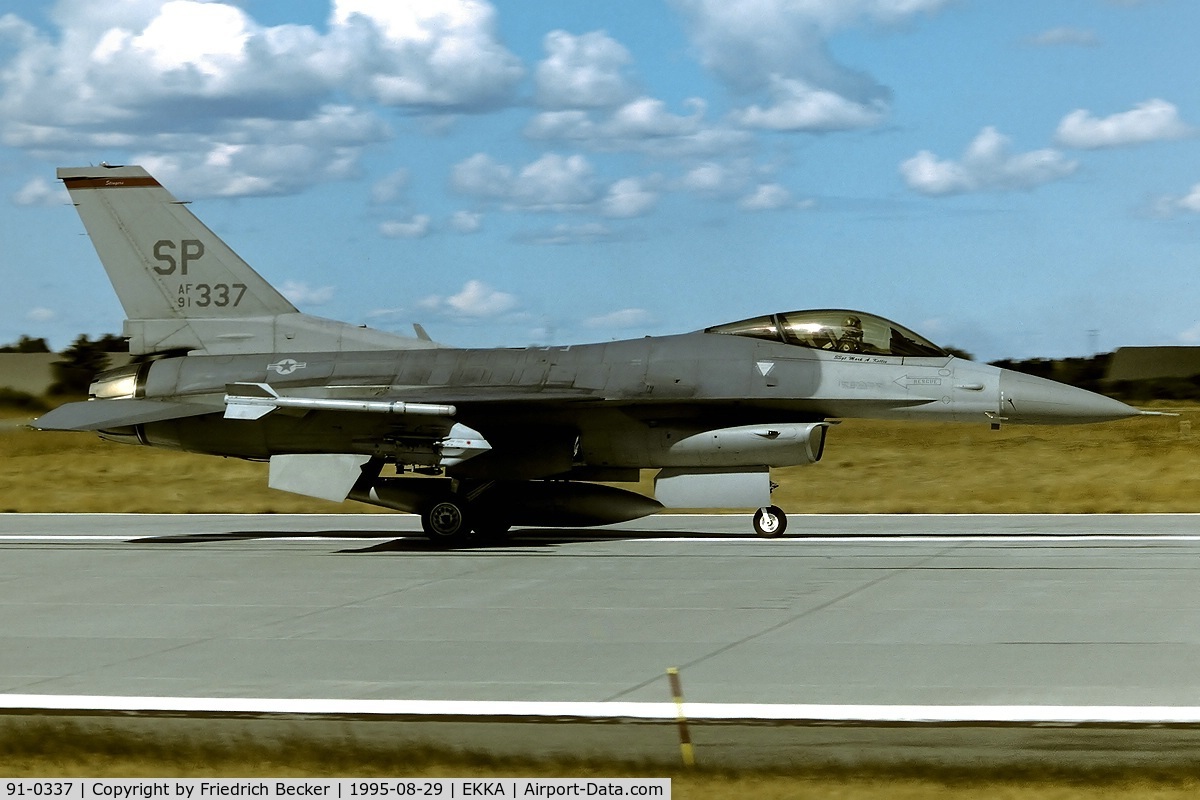 91-0337, 1991 General Dynamics F-16CJ Fighting Falcon C/N CC-35, departing Karup
