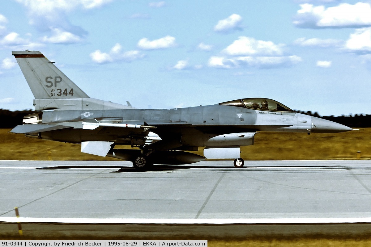 91-0344, General Dynamics F-16CJ Fighting Falcon C/N CC-42, departing Karup