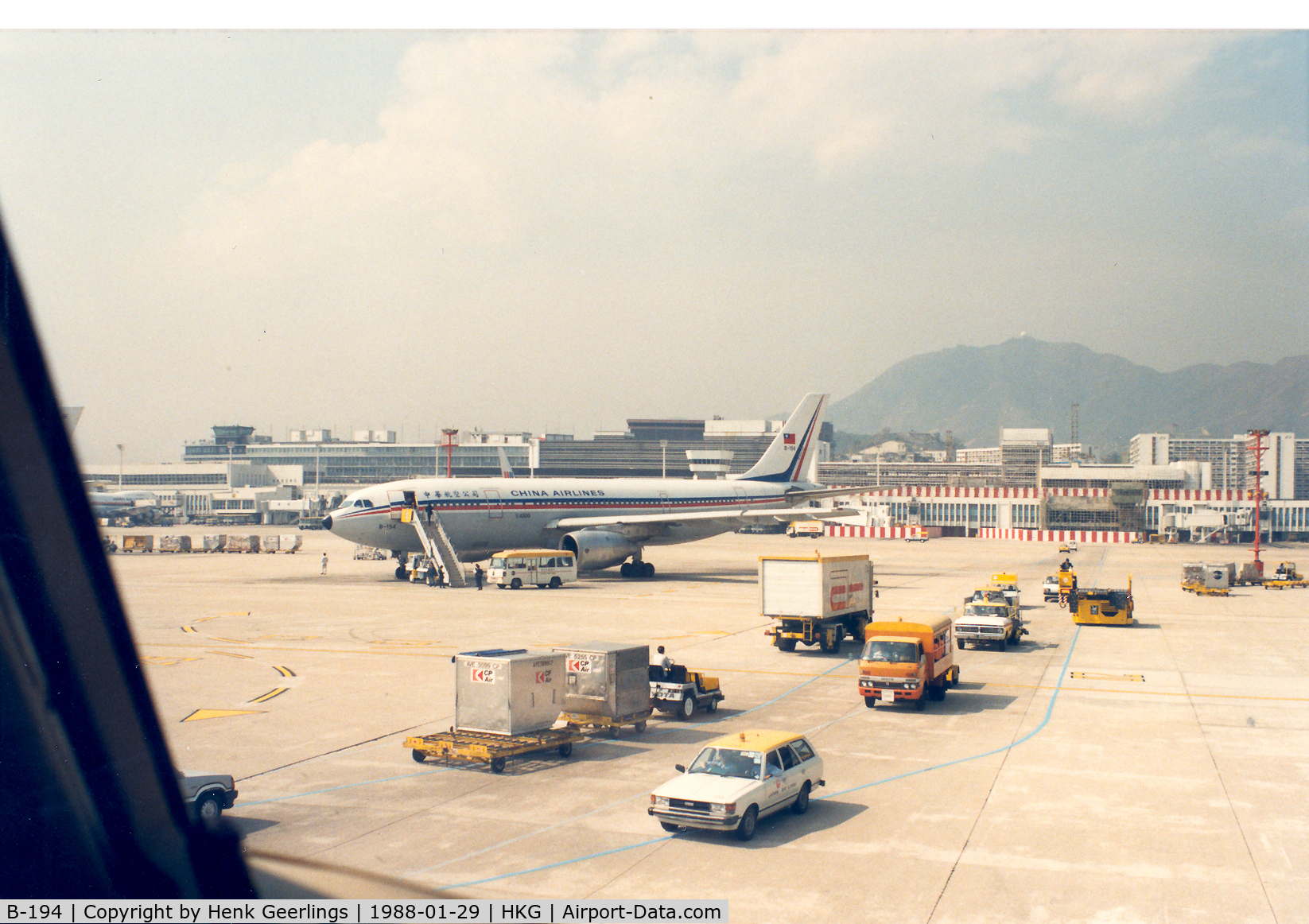 B-194, 1982 Airbus A300B4-220 C/N 221, China Airlines , Hongkong Kai Tak Airport