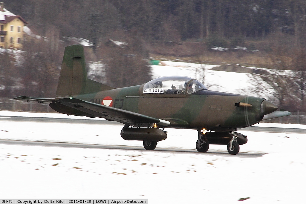 3H-FJ, Pilatus PC-7 Turbo Trainer C/N 448, Austrian Air Forces
PC 7 arms with 2x 12.7 mm of machine gun M3P Browning in HMP-250 Pods of FN Herstal, 250 shots, total weight per Pod: 116 kg