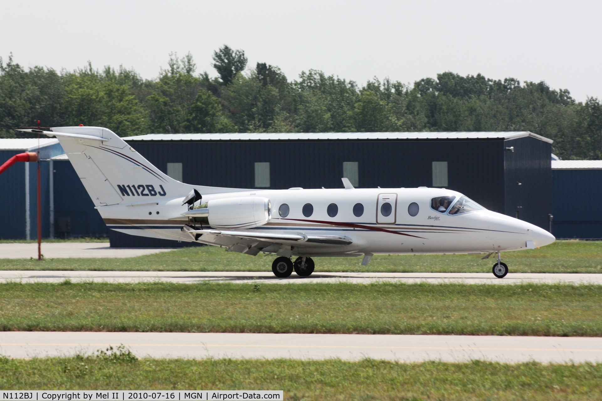 N112BJ, 1996 Beech 400A Beechjet C/N RK-112, Landing RWY 28