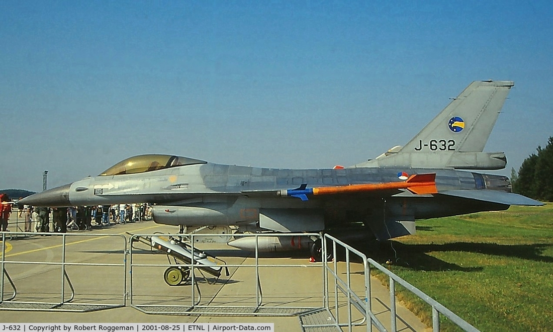 J-632, General Dynamics F-16A Fighting Falcon C/N 6D-64, Open day at Rostock-Laage.