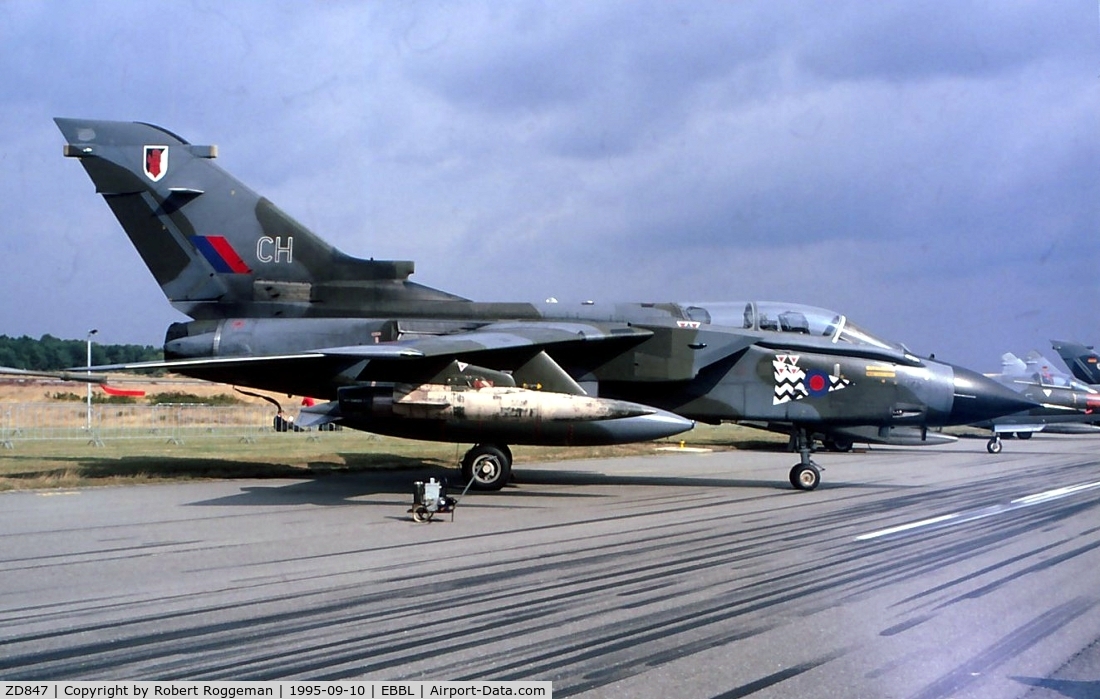 ZD847, 1985 Panavia Tornado GR.1 C/N 437/BS145/3199, 17 Sqd RAF.