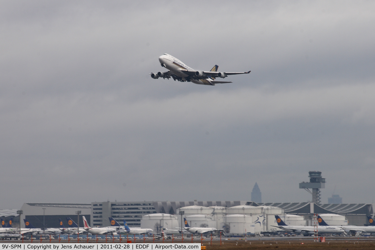 9V-SPM, 2000 Boeing 747-412 C/N 29950, Take off to New York