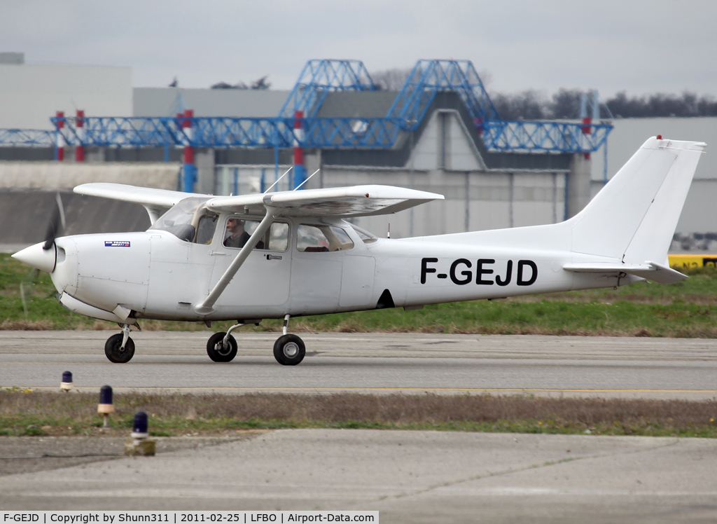 F-GEJD, Cessna 172RG Cutlass RG C/N 172RG-1158, Taxiing holding point rwy 32R for departure... Additional small Air France logo...