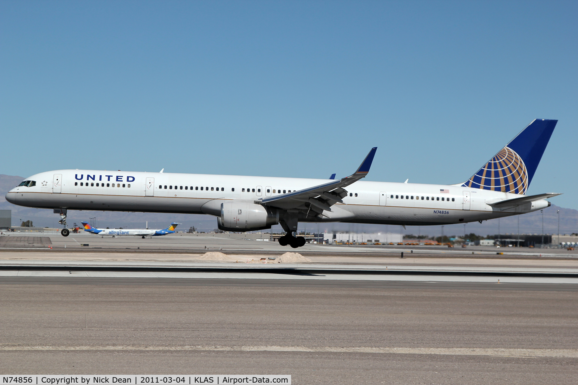 N74856, 2004 Boeing 757-324 C/N 32815, KLAS