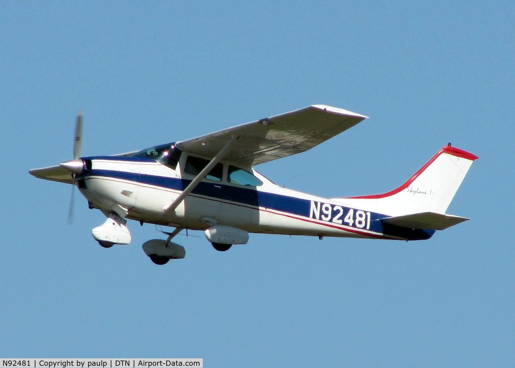 N92481, 1970 Cessna 182N Skylane C/N 18260225, Off of Rwy 32 at Downtown Shreveport.