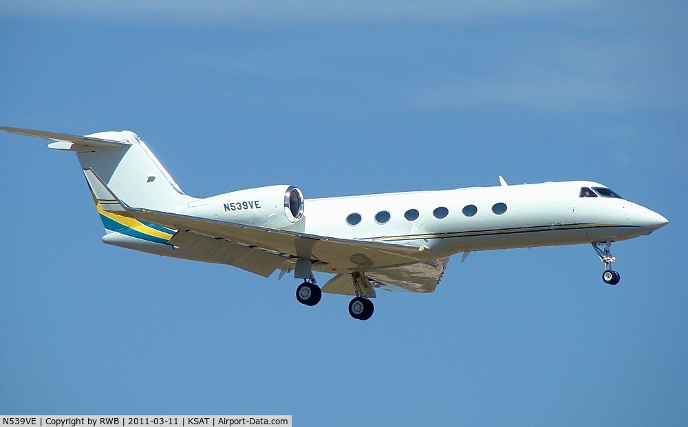 N539VE, 2006 Gulfstream Aerospace GIV-X (G450) C/N 4039, Landing 12R