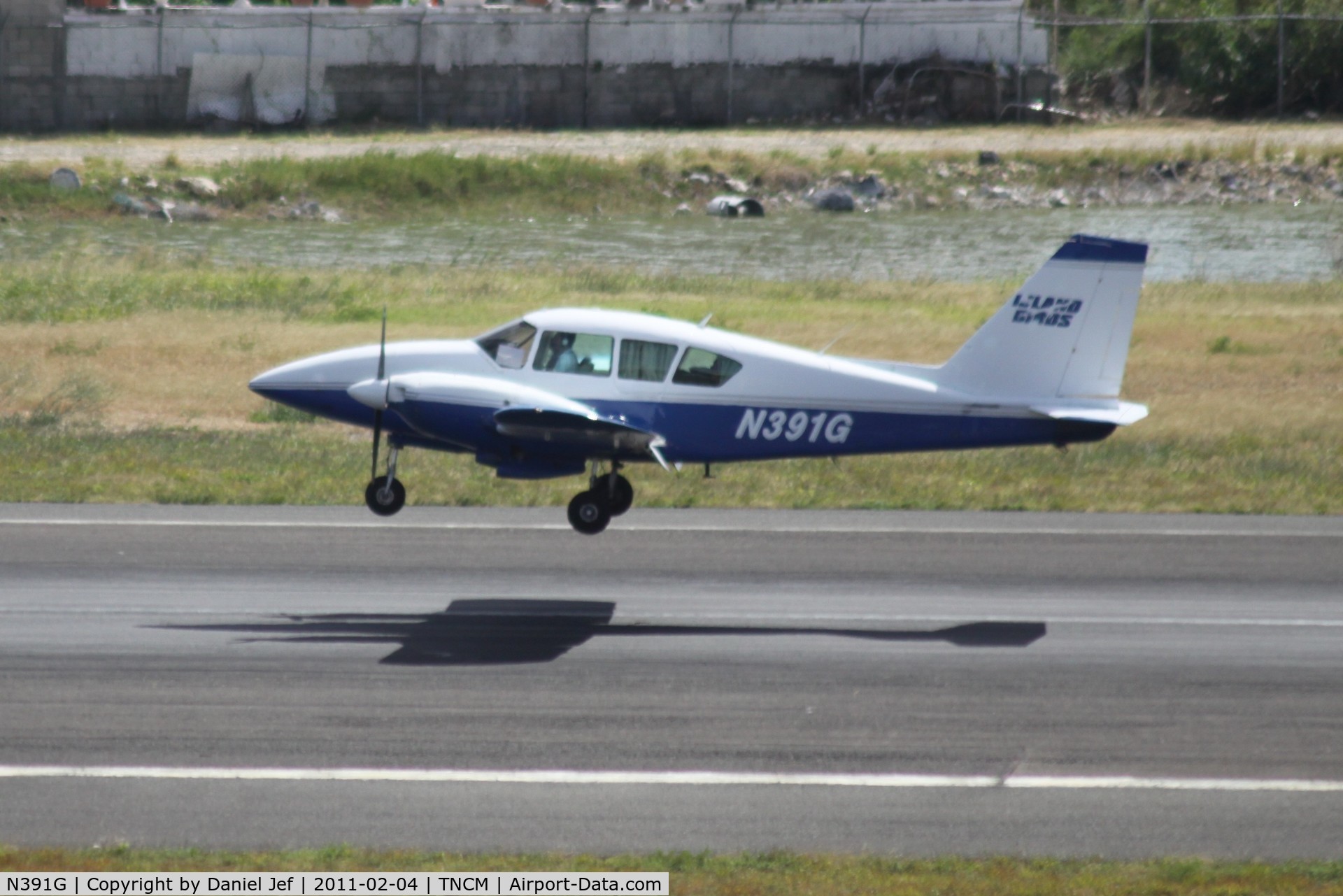 N391G, 1974 Piper PA-23-250 Aztec C/N 27-7405475, N391G landing at TNCM