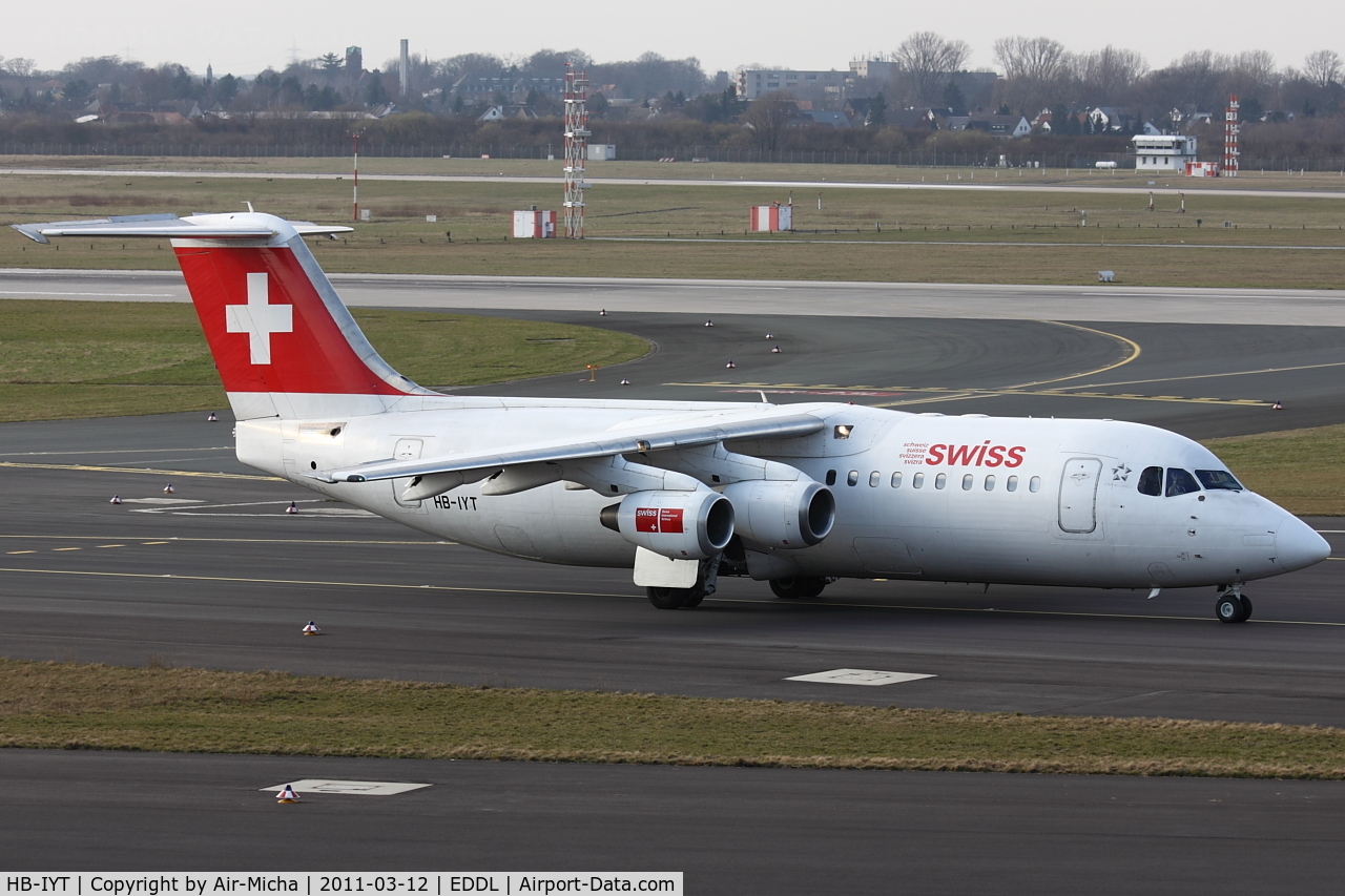 HB-IYT, 2000 British Aerospace Avro 146-RJ100 C/N E3380, Swissair