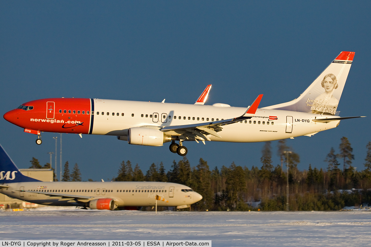 LN-DYG, 2010 Boeing 737-8JP C/N 39165, 