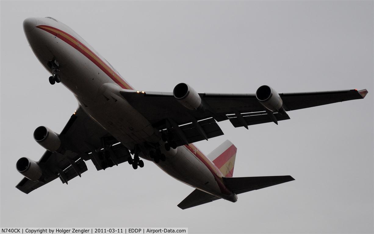 N740CK, 1989 Boeing 747-4H6 C/N 24405, Some seconds left till touch down on rwy 26L.