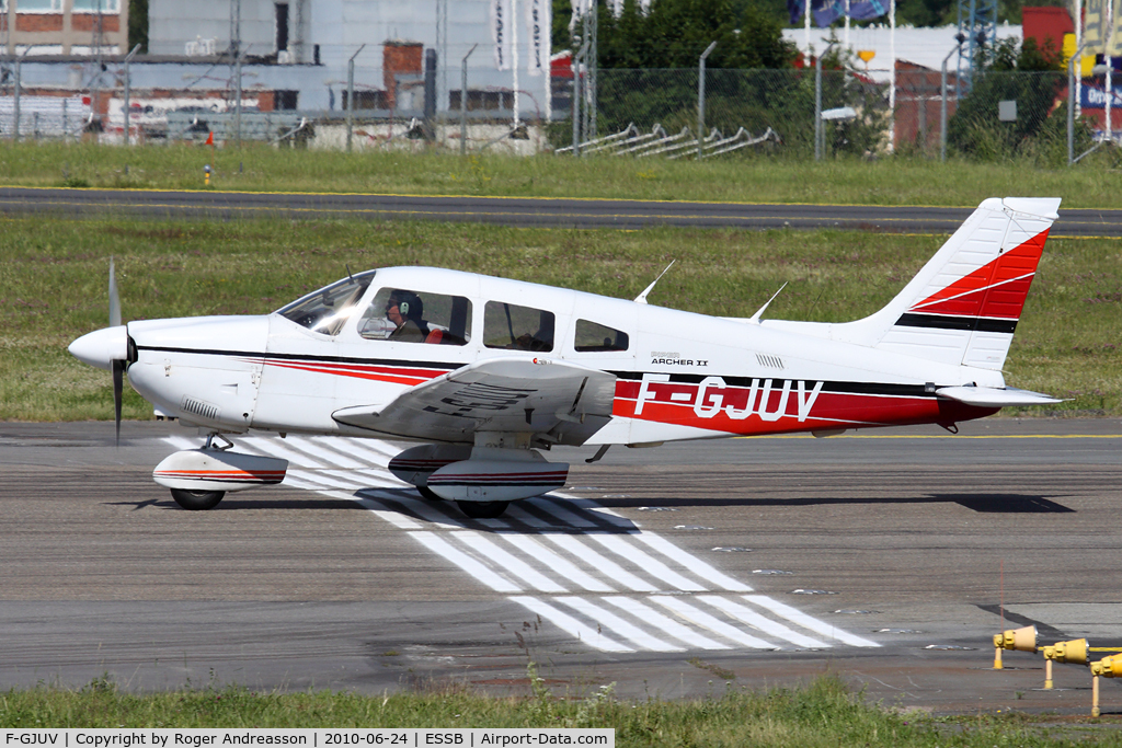 F-GJUV, Piper PA-28-181 Archer C/N 28-8490060, Assoc Union des Pilotes Civils