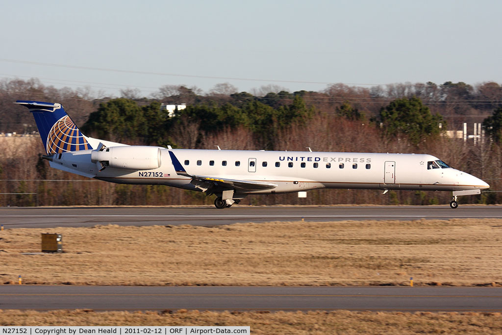 N27152, 2003 Embraer ERJ-145XR (EMB-145XR) C/N 145759, United Express (ExpressJet Airlines) N27152 (FLT BTA2780) from Houston Bush Intercontinental (KIAH) rolling out on RWY 23 after arrival.