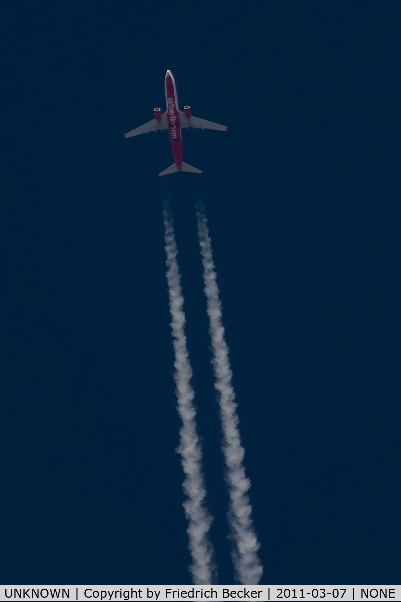 UNKNOWN, Contrails Various C/N Unknown, Air Berlin B737-800 cruising southbound