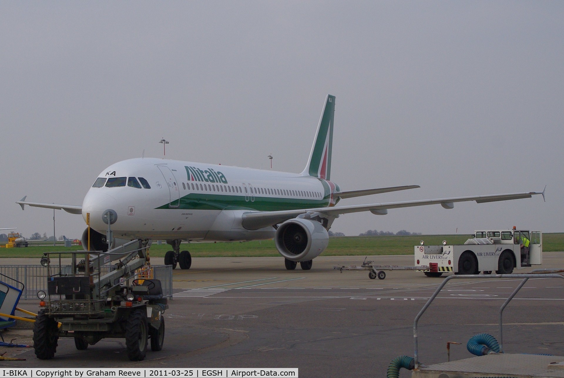 I-BIKA, 1999 Airbus A320-214 C/N 951, Fresh out of the paint shop.