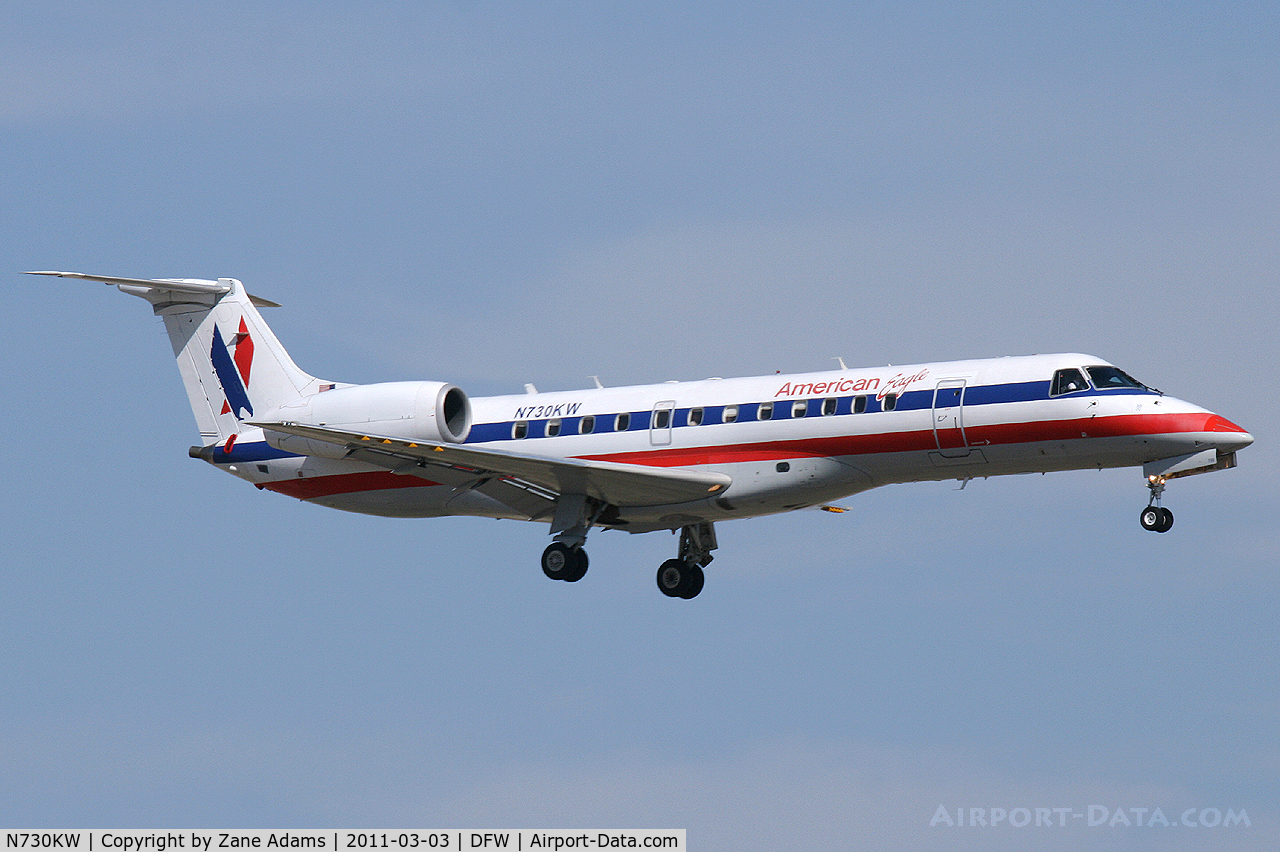 N730KW, 2000 Embraer ERJ-135LR (EMB-135LR) C/N 145346, American Eagle at DFW Airport