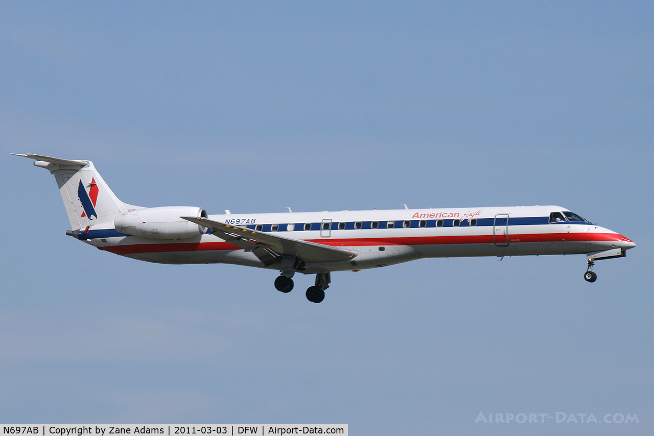 N697AB, 2004 Embraer ERJ-145LR (EMB-145LR) C/N 14500875, American Eagle at DFW Airport