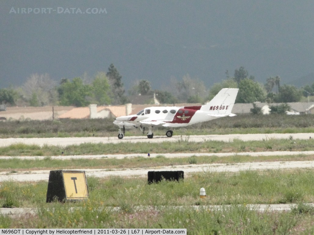 N696DT, 1973 Cessna 414 Chancellor Chancellor C/N 414-0370, Turning onto runway 24