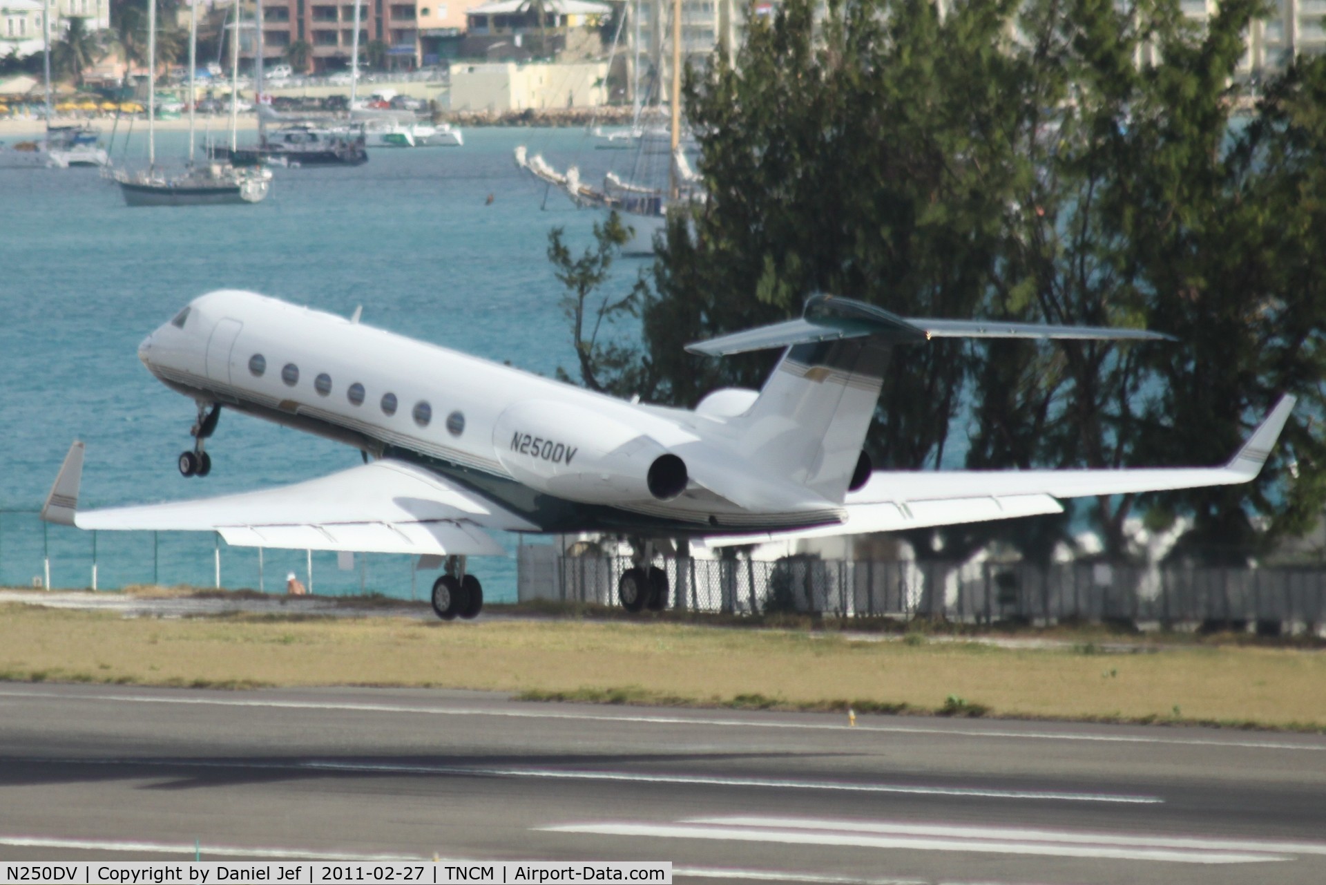 N250DV, 2005 Gulfstream Aerospace G-V C/N 5066, N250DV departing TNCM runway 10