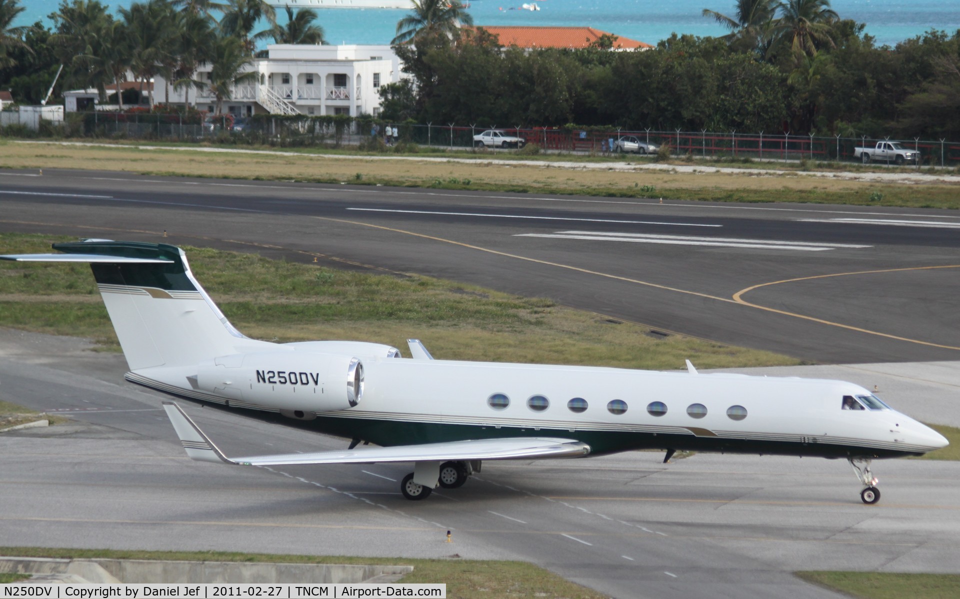 N250DV, 2005 Gulfstream Aerospace G-V C/N 5066, N250DV taxing at TNCM for take off