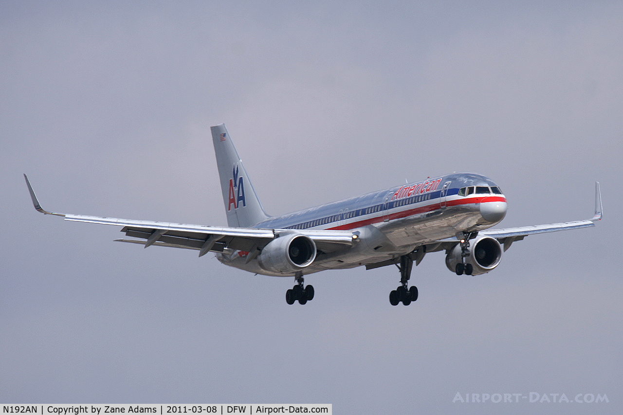 N192AN, 2001 Boeing 757-223 C/N 32386, American Airlines landing at DFW Airport