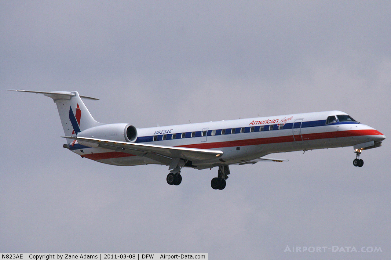 N823AE, 2002 Embraer ERJ-140LR (EMB-135KL) C/N 145582, American Eagle landing at DFW Airport