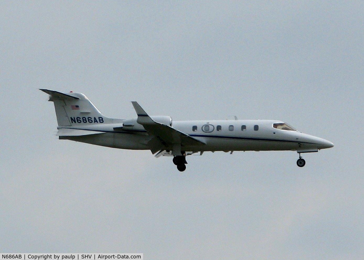 N686AB, 2002 Learjet Inc 31A C/N 239, Landing on Rwy 14 at Shreveport Regional.