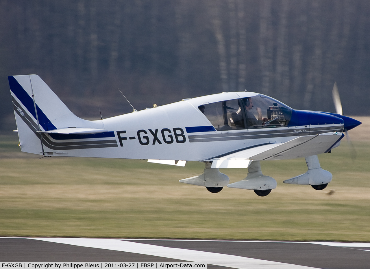 F-GXGB, Robin DR-400-120 Petit Prince C/N 2512, Landing on rwy 05.