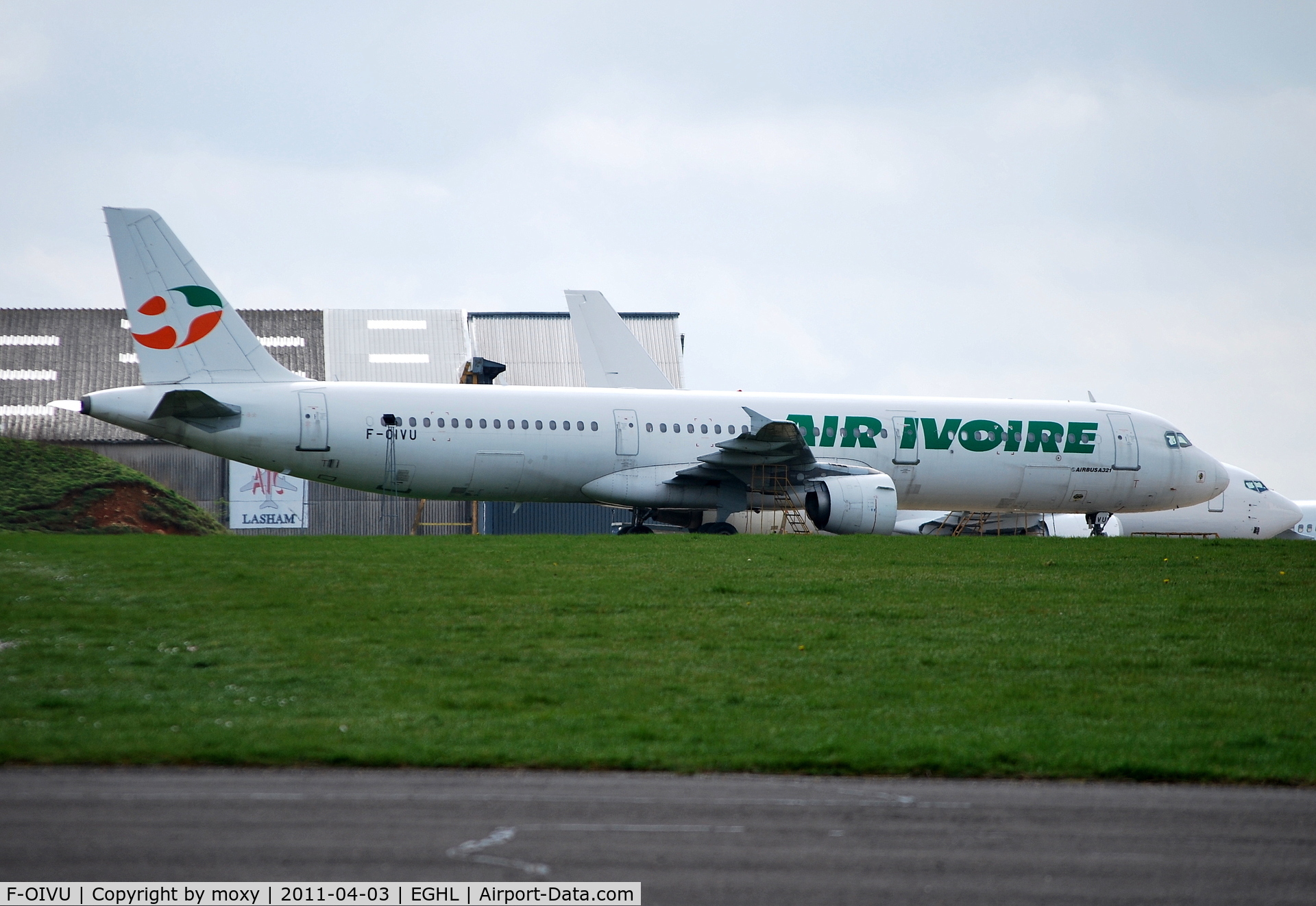 F-OIVU, 1999 Airbus A321-211 C/N 1017, Airbus A321-211 stored at Lasham for GECAS after
lease ended.