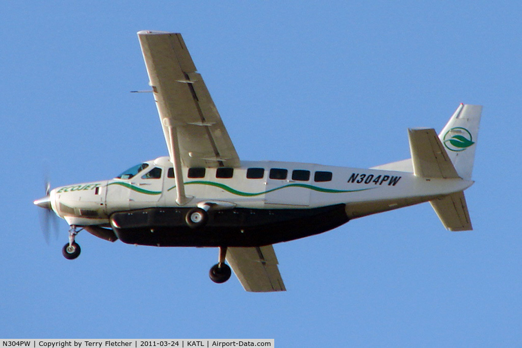 N304PW, 2000 Cessna 208B C/N 208B0833, 2000 Cessna 208B, c/n: 208B0833 climbs away from Atlanta