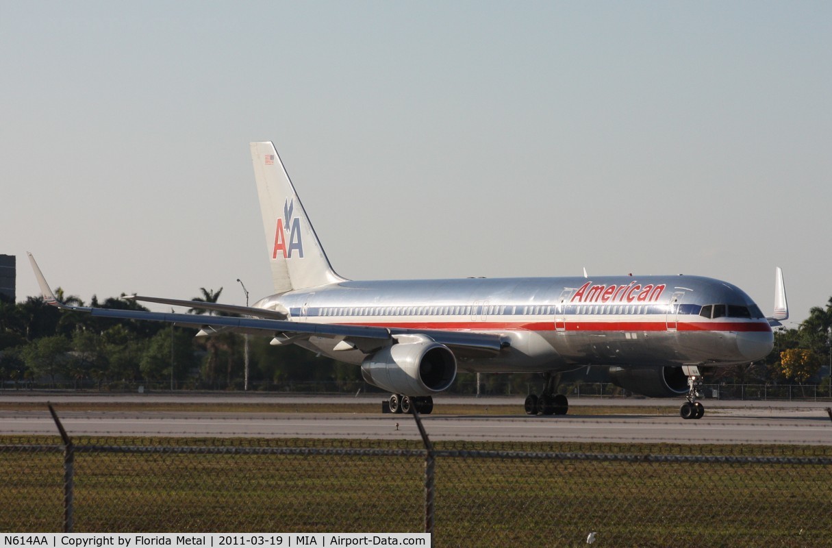 N614AA, 1989 Boeing 757-223 C/N 24490, American 757-200