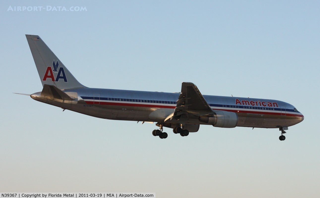 N39367, 1991 Boeing 767-323 C/N 25194, American 767-300