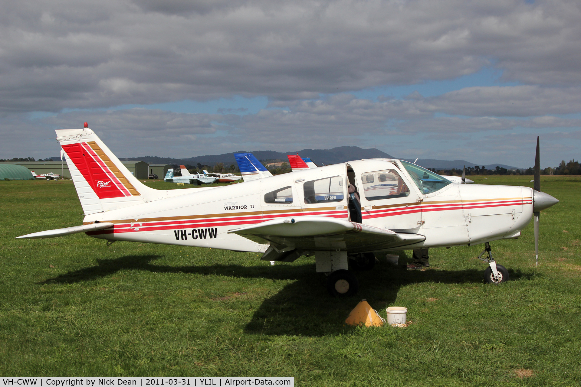 VH-CWW, 1981 Piper PA-28-161 C/N 28-8116155, YLIL