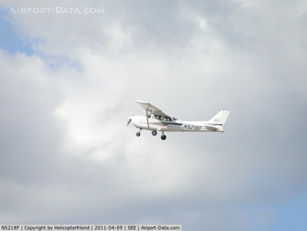 N5218F, 2002 Cessna 172S C/N 172S9132, Airbourne fron runway 27 into the gusting winds and clouds